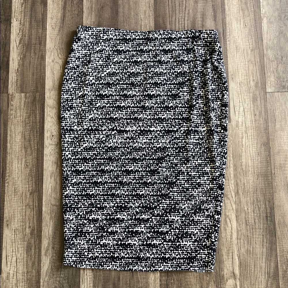 Vince Camaro Black and White Print High Waisted Skirt M NEW